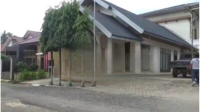 Aksi Perusakan Rumah Gubernur Jambi: Pelaku Melempar Batu, Kaca Pecah Berserakan