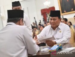 Presiden Bersama Para Menteri Tunaikan Zakat Melalui Baznas
