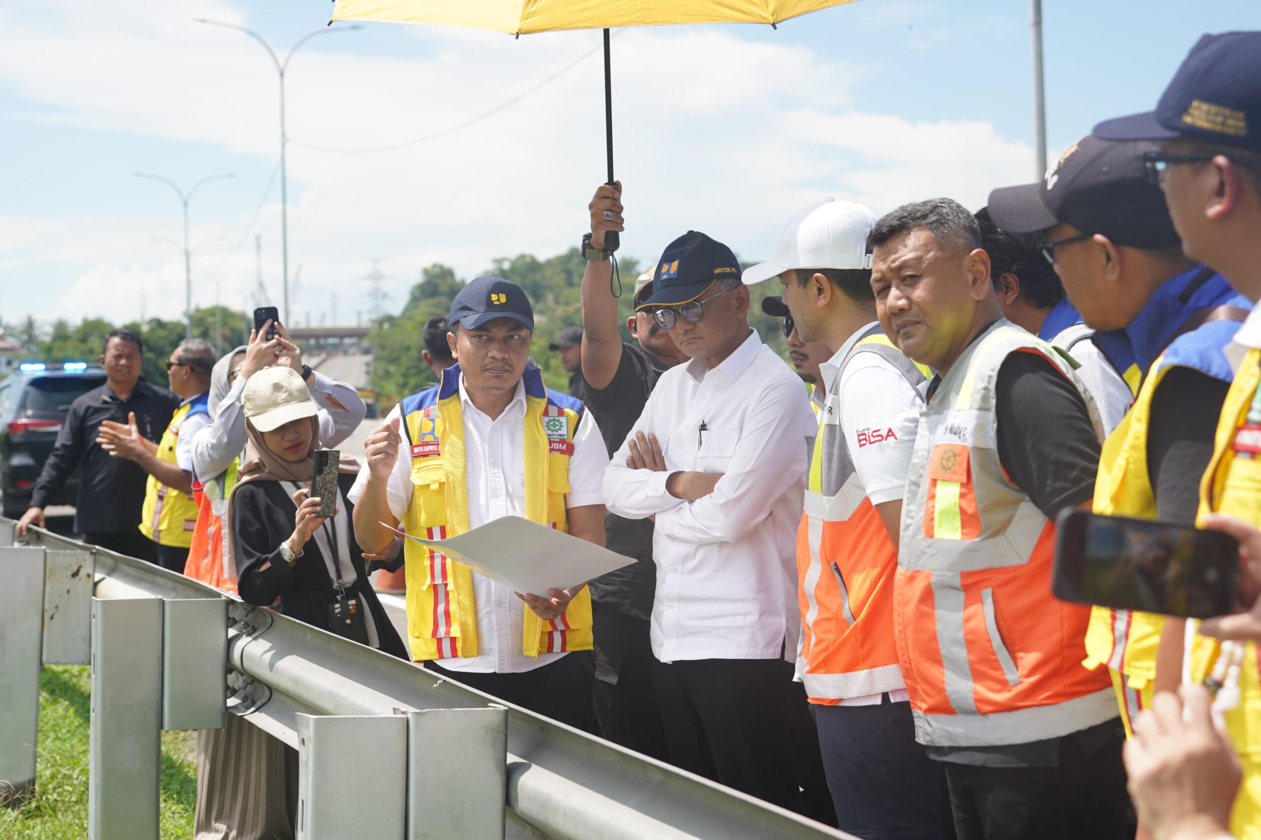 Menteri Pekerjaan Umum (PU) Dody Hanggodo melakukan peninjauan kesiapan infrastruktur jalan di Provinsi Banten menjelang arus mudik dan arus balik Lebaran 2025