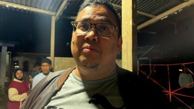 Ketua Bawaslu RI Rahmat Bagja saat memberikan keterangan kepada awak media di TPS 010, Pasaman, Sumatera Barat, Jumat (18/4/2025).