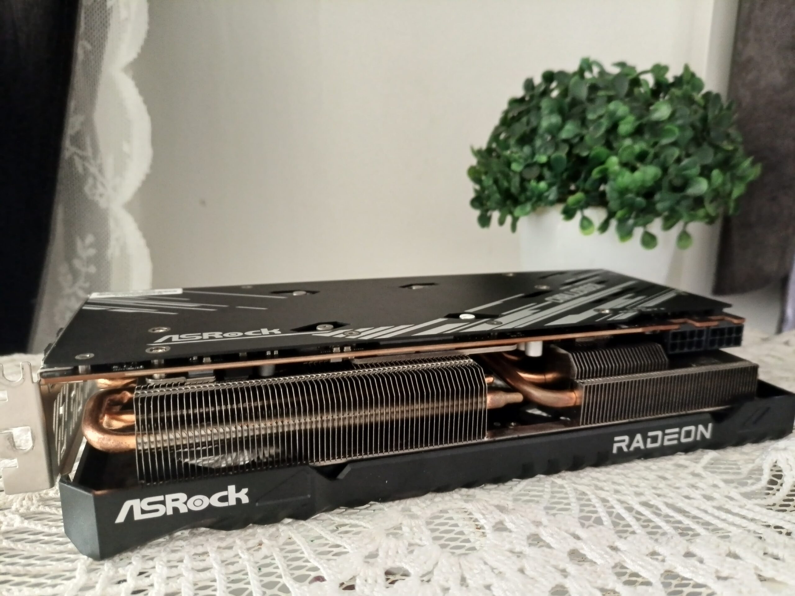 AMD Radeon RX 7900 GRE