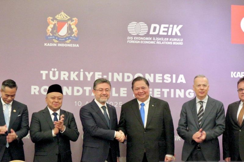 Menteri Koordinator Bidang Perekonomian Airlangga Hartarto dalam acara Turkiye Indonesia CEO Roundtable Meeting, Ankara, Turki, Kamis (10/4/2025)