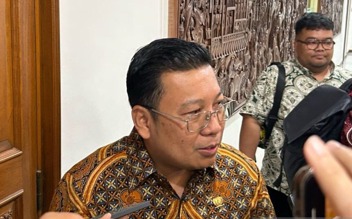 Kepala Badan Pangan Nasional (Bapanas) Arief Prasetyo Adi usai menghadiri Rapat Koordinasi Perubahan Neraca Komoditas di kantor Kementerian Koordinator Bidang Pangan, Jakarta, Jumat (16/5/2026).