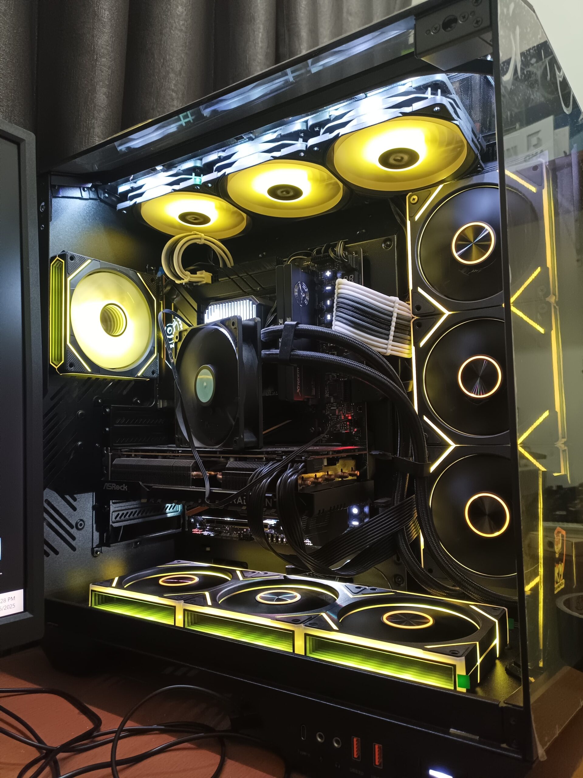 Ilustrasi - PC rakitan ASROCK dan TEAMGroup T-FORCE