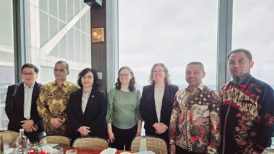 Gubernur Riau Abdul Wahid dan Kepala Bappeda serta Kepala DLHK ketika pertemuan dengan perusahaan penghitungan karbon di Inggris.