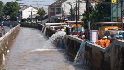 Penanganan Banjir di Jabodetabek oleh Kementerian Pekerja Umum (PU).