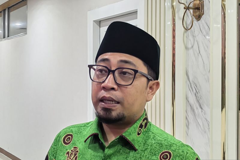 Anggota Komisi II DPR RI Muhammad Khozin di Kompleks Parlemen, Senayan, Jakarta, Jumat (4/7/2025).