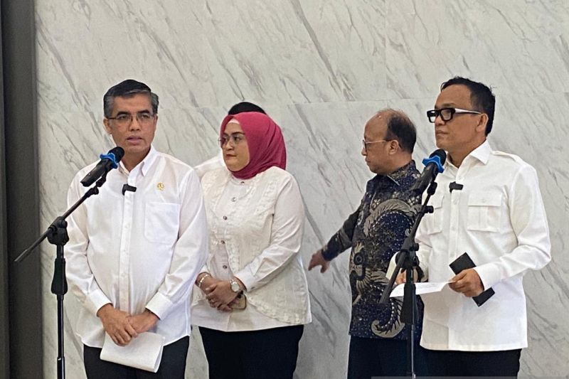 -Menteri Ketenagakerjaan Yassierli usai serah terima jabatan menteri dan wakil menteri ketenagakerjaan di kantor Kemenaker, Jakarta, Selasa (22/10/2024) lalu.
