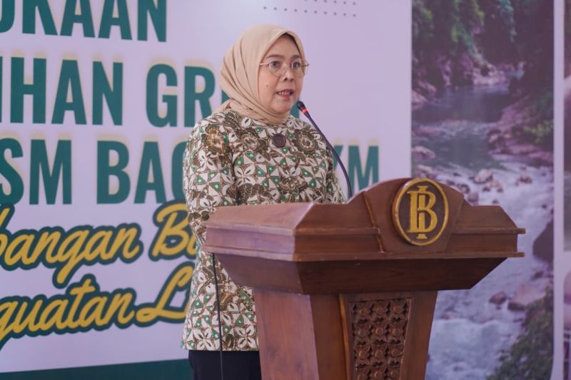 Asisten Deputi Peningkatan Kapasitas Masyarakat, Kementerian Pariwisata Ika Kusuma Permana Sari menyampaikan sambutan dalam pelatihan pariwisata ramah lingkungan bagi pelaku UMKM dari tiga desa wisata di Kabupaten Langkat, Sumatera Utara, pada Rabu (21/8/2025)