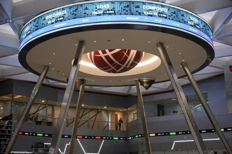 Ilustrasi - Layar digital menampilkan pergerakan Indeks Harga Saham Gabungan (IHSG) di Bursa Efek Indonesia (BEI), Jakarta.