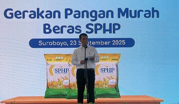 Menteri Pertanian Andi Amran Sulaiman dalam kegiatan Gerakan Pangan Murah (GPM) Serentak di Surabaya, Selasa (23/9/2025).