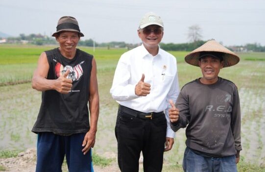 Menteri PU Dody Hanggodo (tengah).