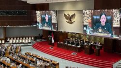 Ketua DPR RI Puan Maharani saat memimpin rapat paripurna di kompleks parlemen, Jakarta, Selasa (23/9/2025).