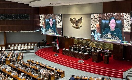 Ketua DPR RI Puan Maharani saat memimpin rapat paripurna di kompleks parlemen, Jakarta, Selasa (23/9/2025).