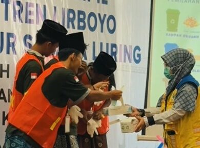 peningkatan kualitas sumber daya manusia di bidang konstruksi, termasuk bagi para santri di pondok pesantren melalui program Pelatihan dan Uji Kompetensi Tenaga Kerja Konstruksi Terampil.