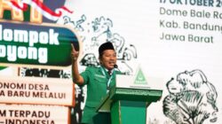 Ketua Umum Gerakan Pemuda Ansor Addin Jauharudin saat meluncurkan Gerakan Ekonomi Rakyat, di Kabupaten Bandung, Jawa Barat, Jumat (17/10/2025).