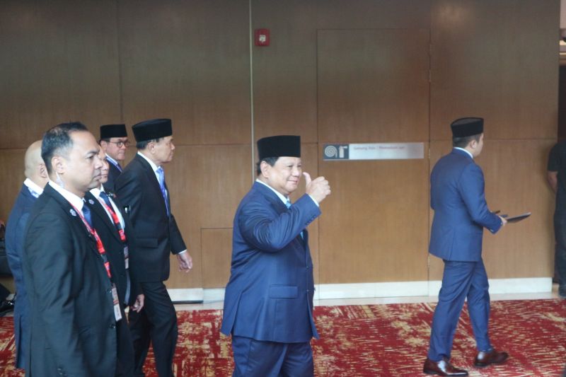 Presiden Prabowo Subianto saat akan menghadiri sejumlah KTT terkait di sela KTT Ke-47 ASEAN di Kuala Lumpur Convention Centre, Malaysia, Senin (27/10/2025).