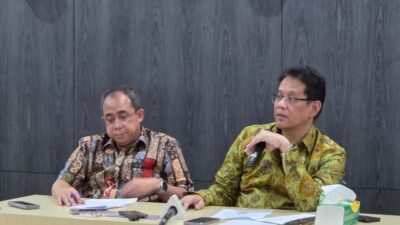 Menteri Keuangan RI Purbaya Yudhi Sadewa (kanan).