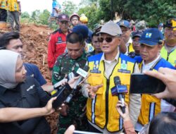 Menteri Dody Tinjau Longsor di Cilacap, Dukungan Tanggap Darurat dan Mitigasi Bencana