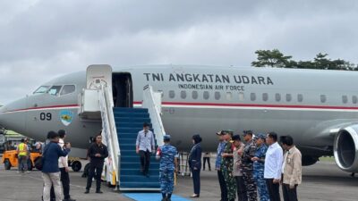 Wakil Presiden Gibran Rakabuming Raka tiba di Lapangan Udara (Lanud) TNI AU Soewondo, Medan, Rabu (17/12/2025),