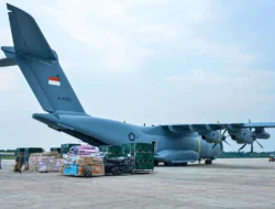 TNI AU Distribusikan 900 Ton Bantuan ke Sumatera