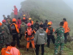Satu Korban Pesawat IAT Ditemukan di Gunung Bulusaraung