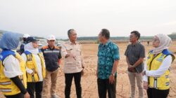 Menteri Pekerjaan Umum (PU) Dody Hanggodo meninjau lokasi pembangunan Rumah Hunian bagi masyarakat terdampak bencana di Desa Napa, Kecamatan Batang Toru, Kabupaten Tapanuli Selatan, Sumatera Utara, Jumat (23/1/2026).