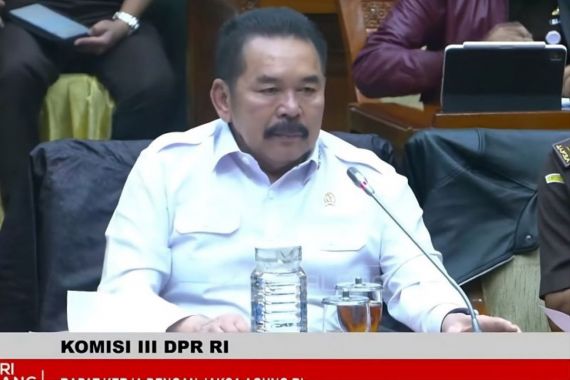 Jaksa Agung ST Burhanuddin berbicara dalam rapat kerja dengan Komisi III DPR RI di Gedung Parlemen Senayan, Jakarta, Selasa (20/1/2026).