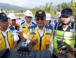 Dorong Padat Karya Bagi Masyarakat, Menteri Dody Tinjau Penanganan Tanggap Darurat Sungai Air Dingin Di Padang